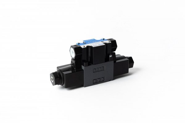 DIRECTIONAL CONTROL VALVE DG4V-3-2C-M-P2-V-7-56 (4)